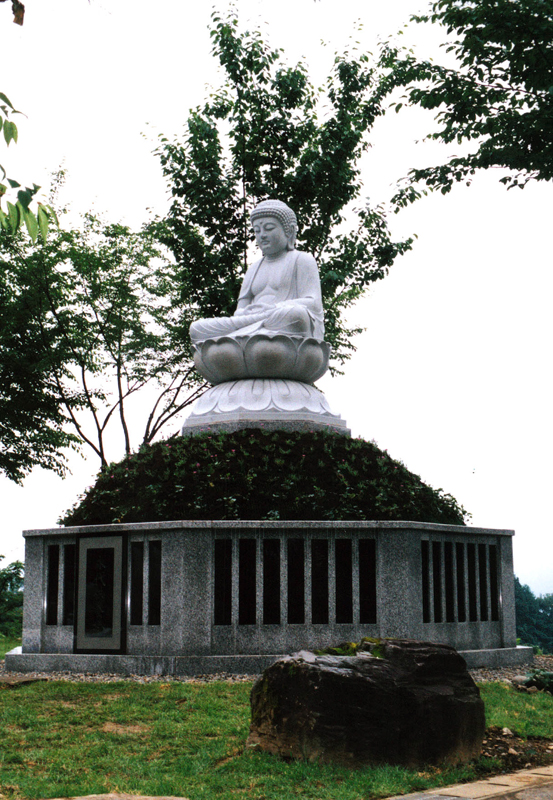 新潟県十日町　円通寺（永代供養墓）