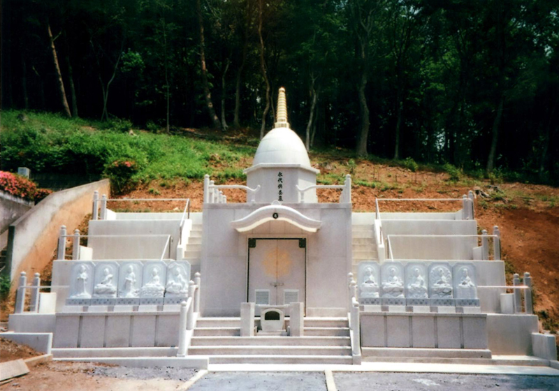 埼玉県入間市　豊泉寺（永代供養塔）