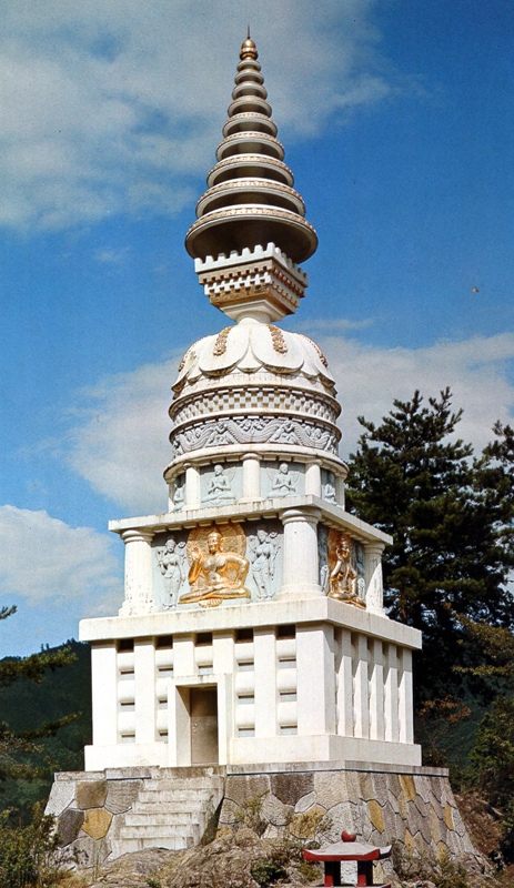 埼玉県飯能市　白雲山　鳥居観音　（ネパール式・納経堂）