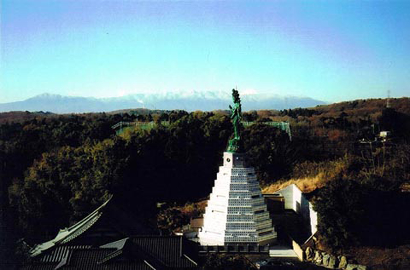 東京都町田市　東光寺（永代供養塔＋三十三尺千手観音青銅）